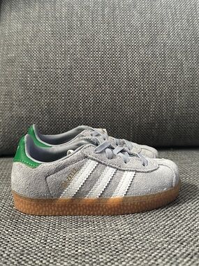 adidas toddler Grey silver green Suede Sneakers Velcro closure